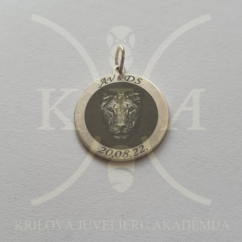 GRAVĒJUMS ” LAUVAS GALVA ”